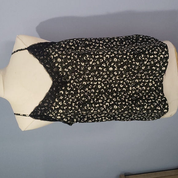 Sanctuary Tops - NWT Sanctuary green leopard print lace trim cami